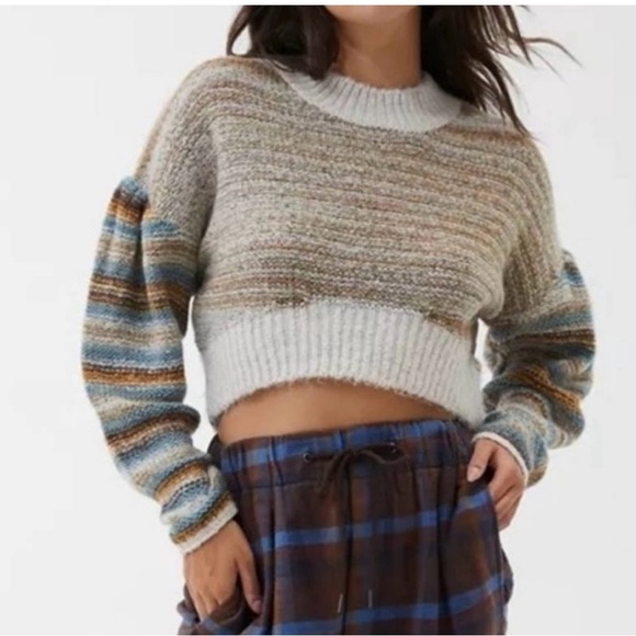 URBAN OUTFITTERS LENNON CROPPED SWEATER - Picture 1 of 5